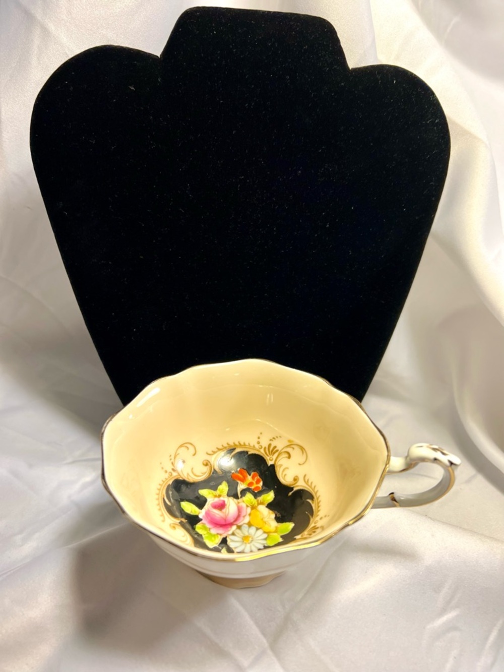 Cream Scalloped Teacup (no saucer) with Multicolor Floral Medallion, fine China.